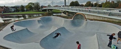 Skatepark-bowl-63496-4757615-1024x414